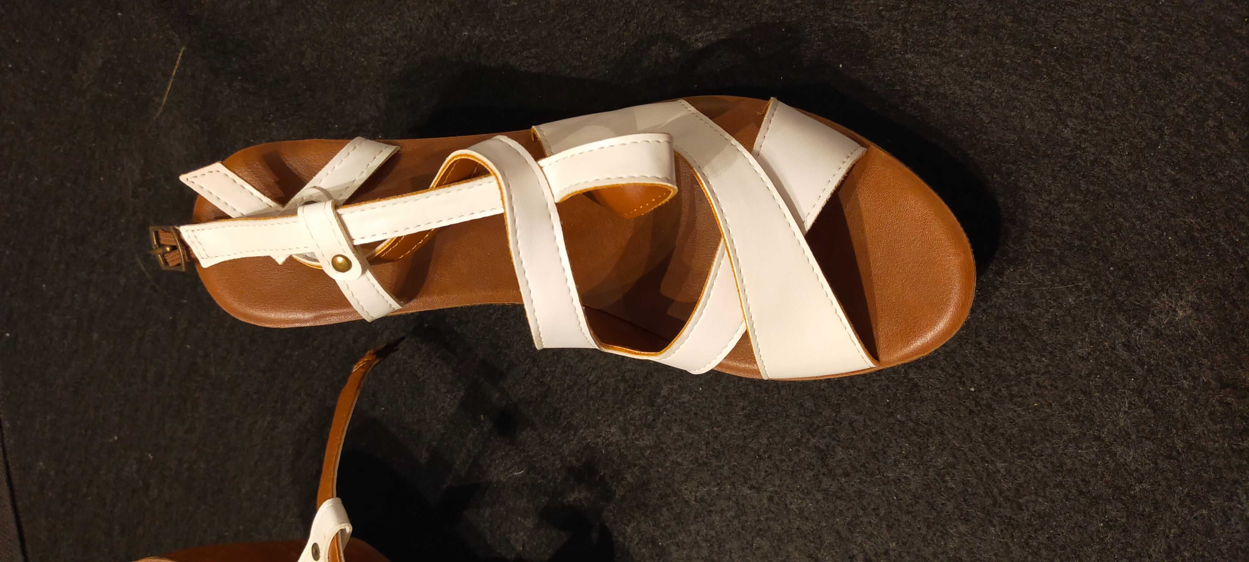 Sandálias Brancas Graceland com caixa em ótimo estado
