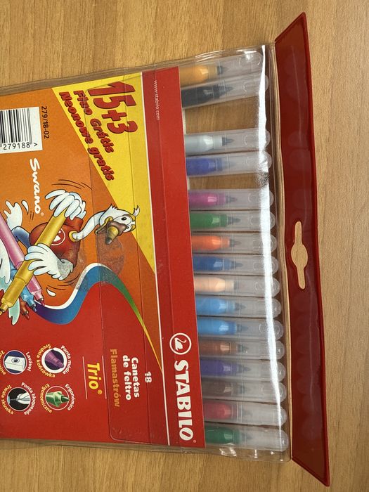 18 canetas de feltro