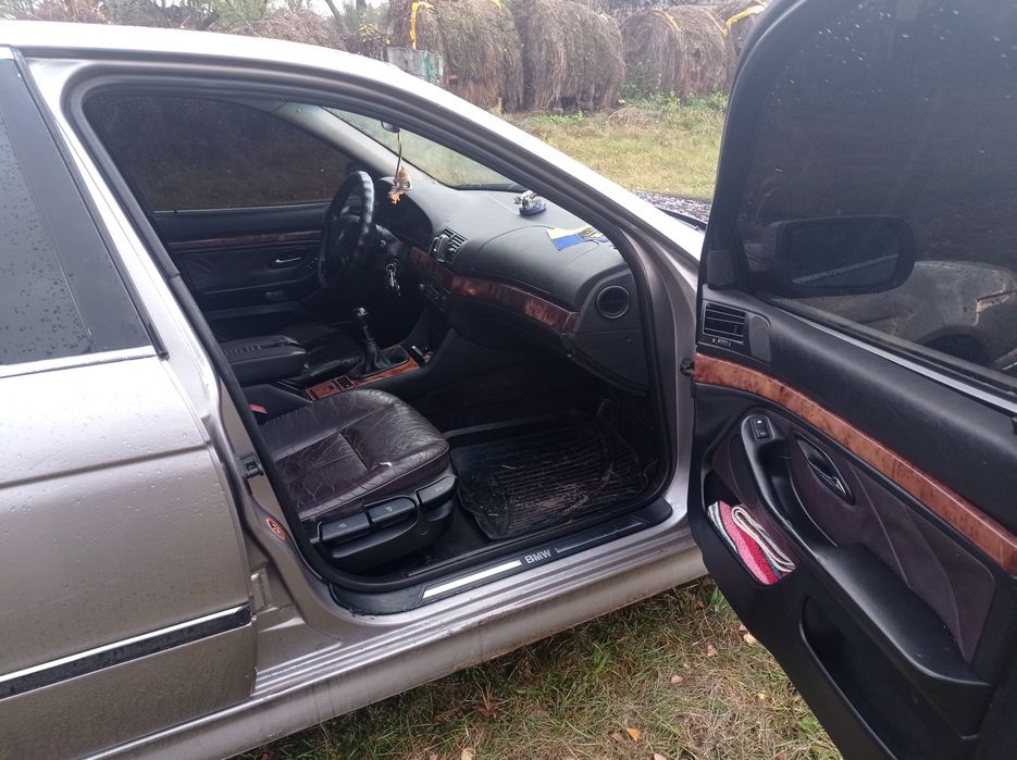 BMW 525 TDS.               .