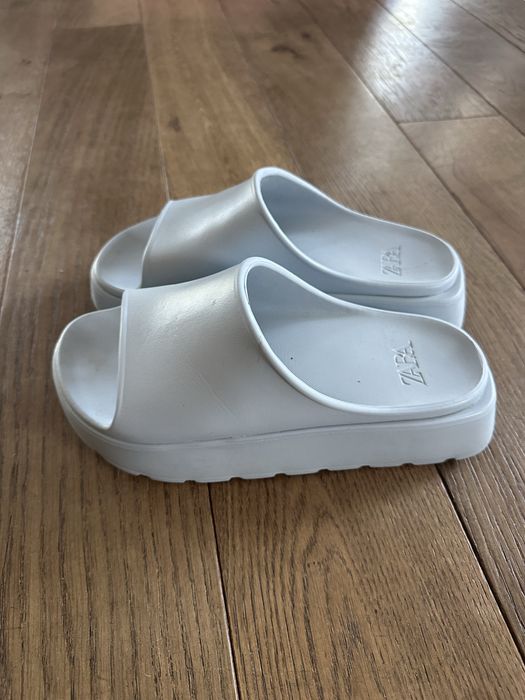 Styl i komfort w jednym – klapki ZARA 38