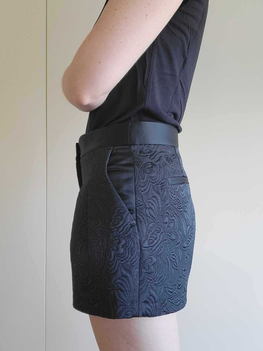 Calções Curtos Pretos Lavrados - ZARA