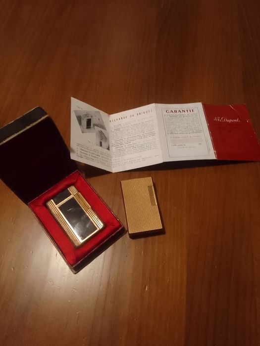 Dois esqueiros dupont em bom estado placados