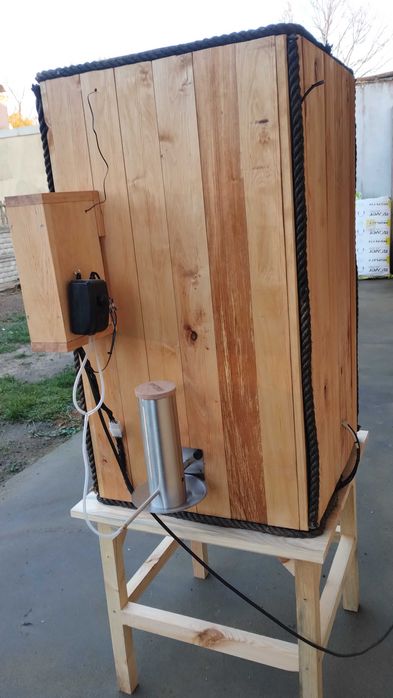 WĘDZARNIA ELEKTRYCZNA OCIEPLANA(zbudowana z drewna olchowego)