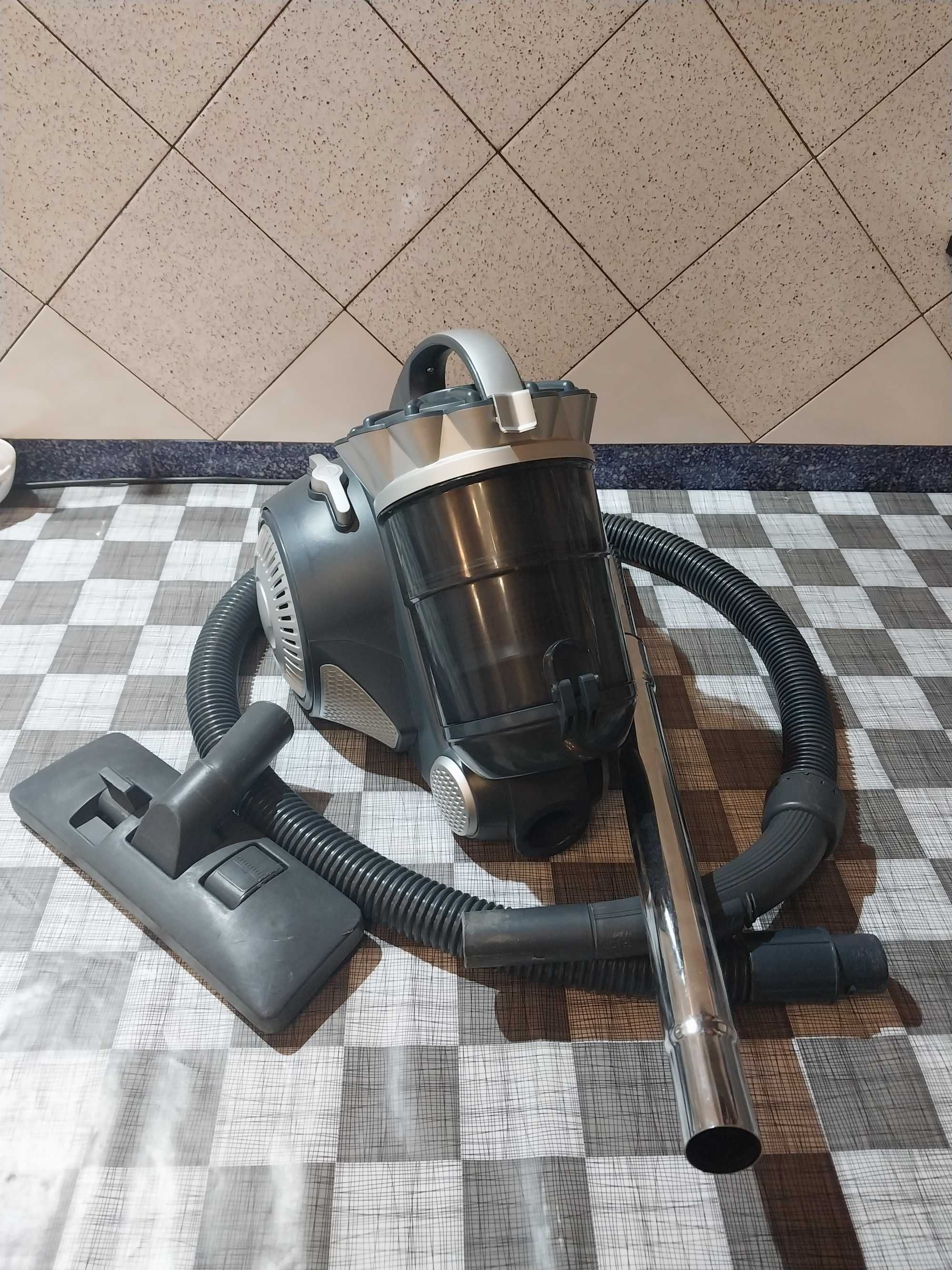 пылесос колбовый INEXIVE  700W