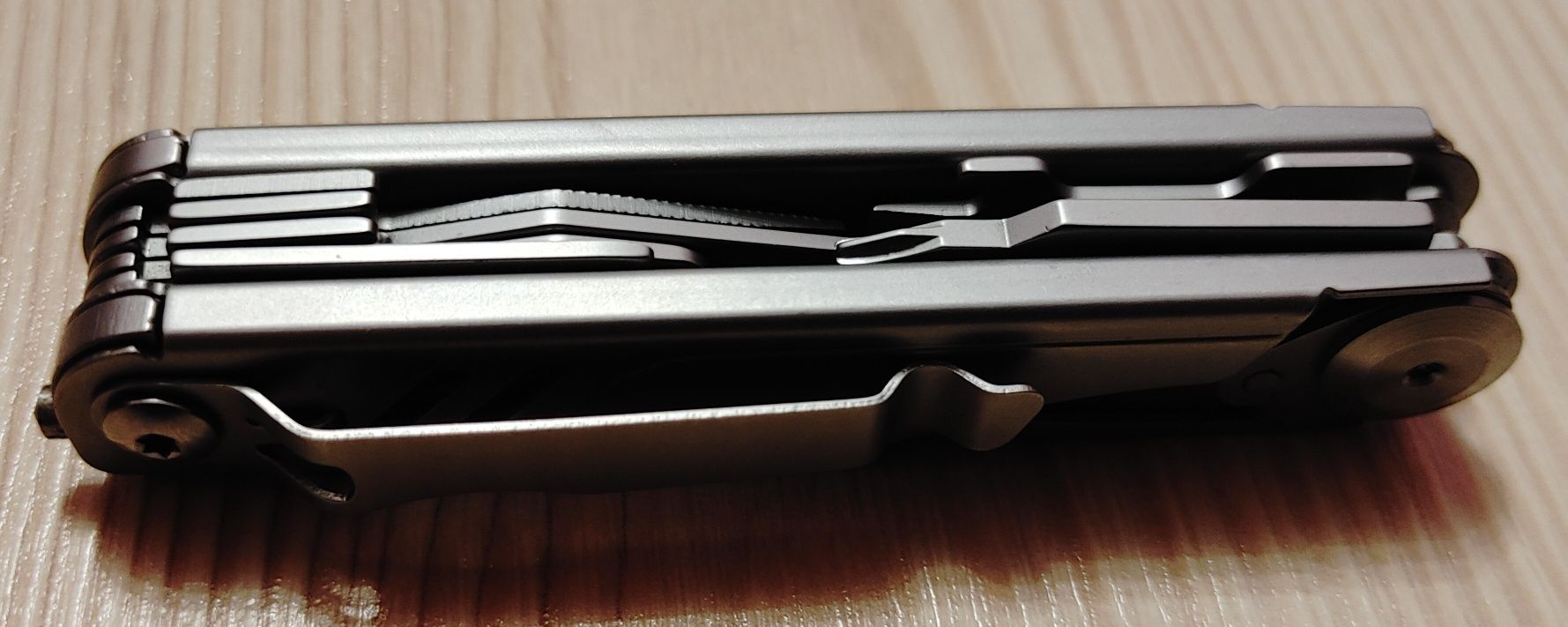 Multitool EDC, nóż, nożyczki itp.