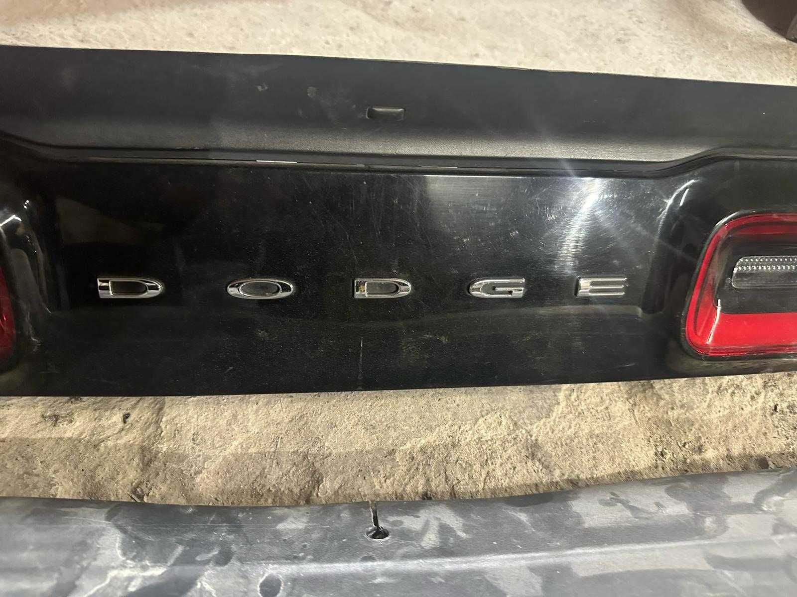 dodge challenger KOMPLET lampy tylne + blenda