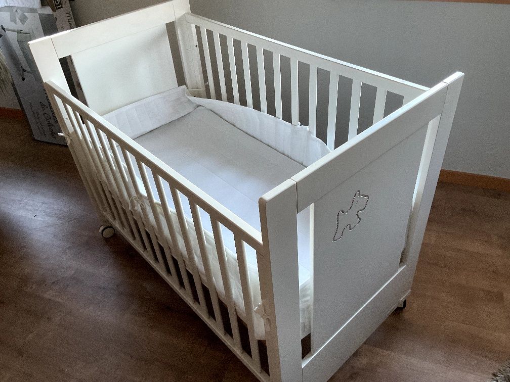 Berço Trama (colchão e roupa de cama de oferta)