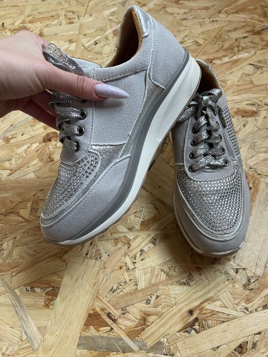 Кросівки стрази,трендові