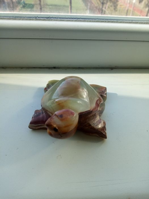 черепашка из натурального камня