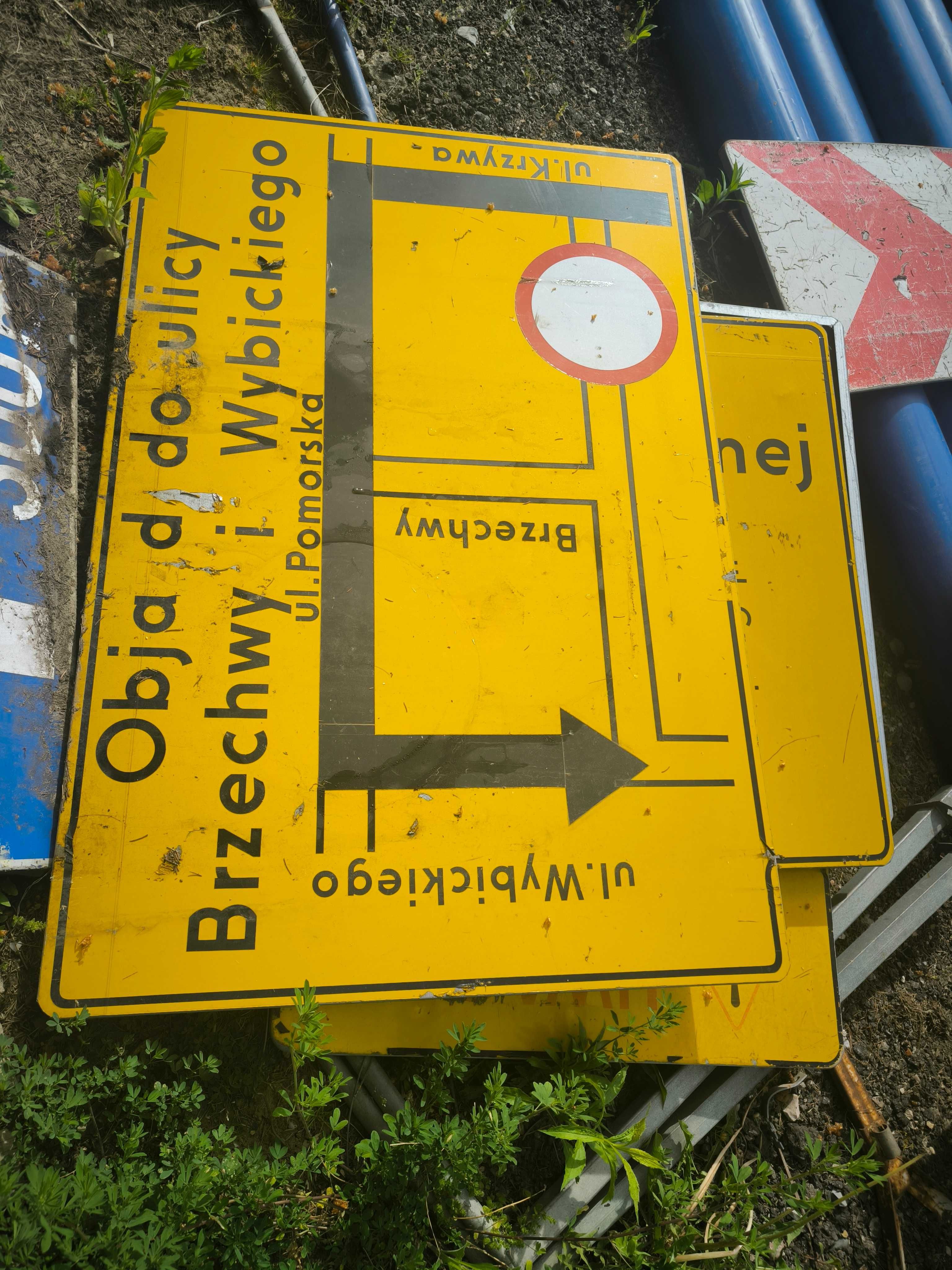Znaki drogowe uzupełniające, tablice objazdowe, używane