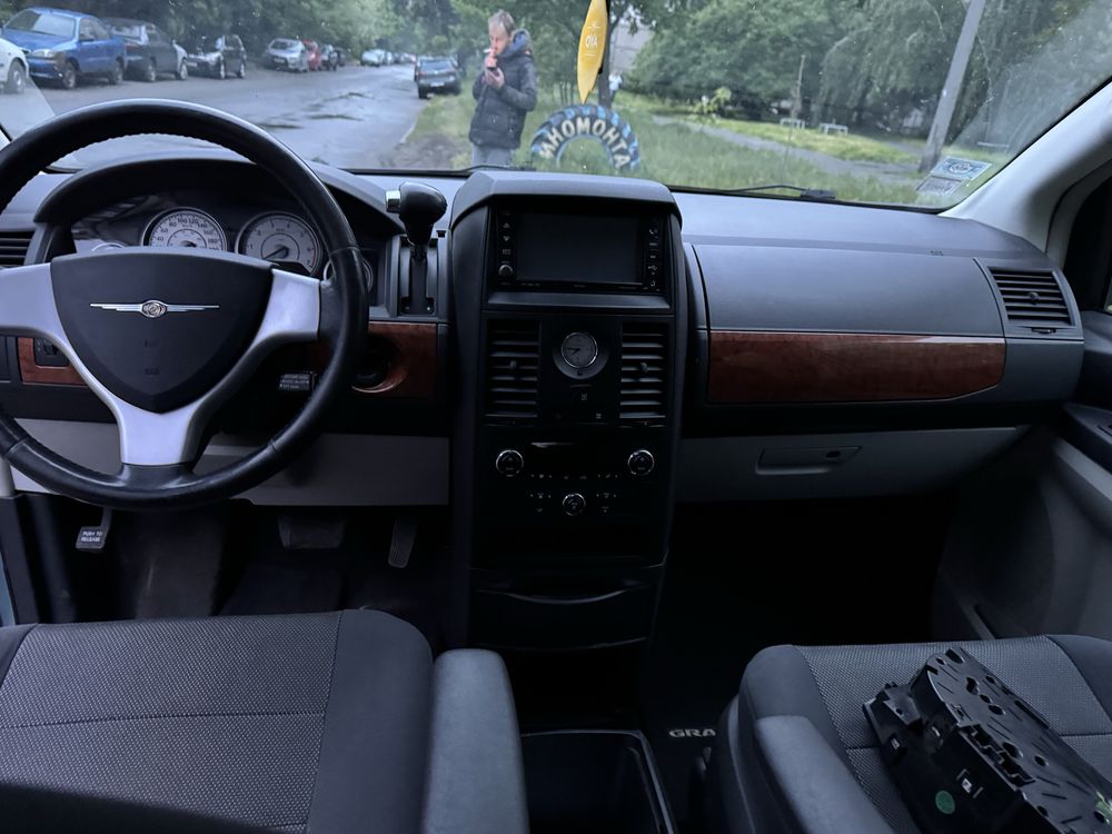 Продам Chrysler Grand Voyager 2009