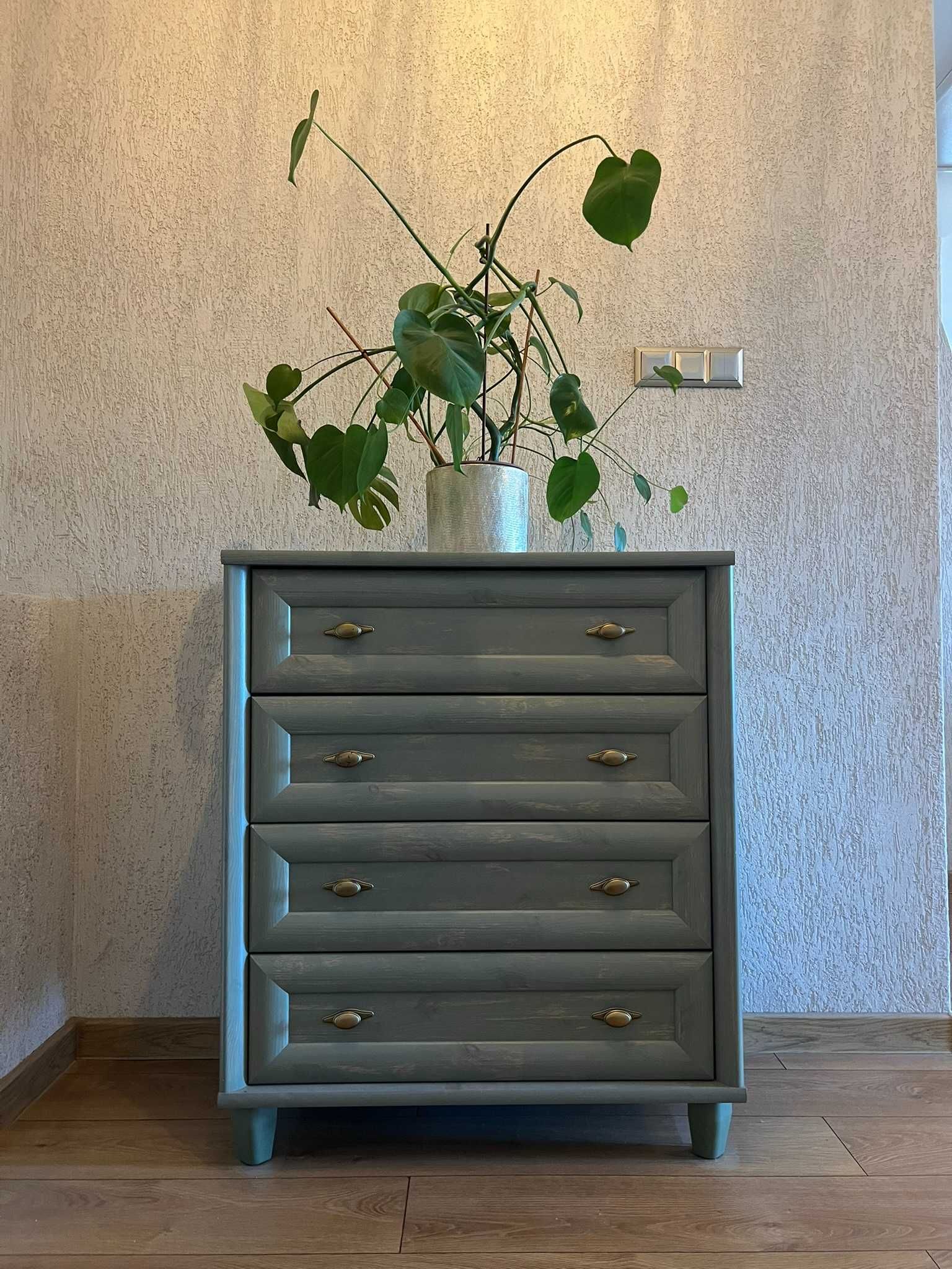 Komoda zielona – funkcjonalna i zadbana, salon/biuro