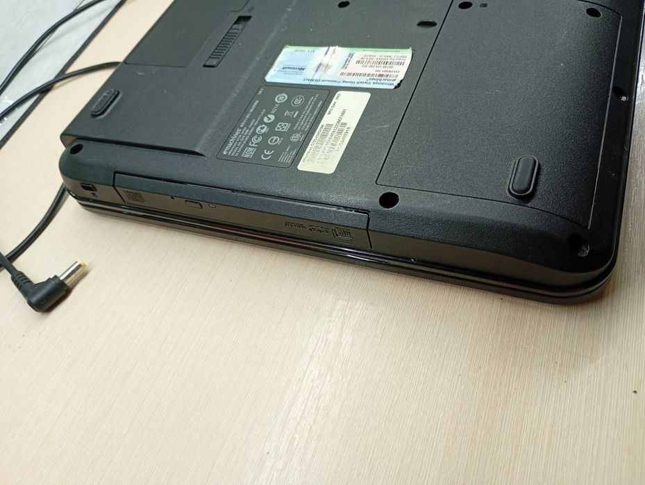 eMachines G725 17.3" LCD  Intel Pentium Dual Core T4200/4GB/250GB HDD