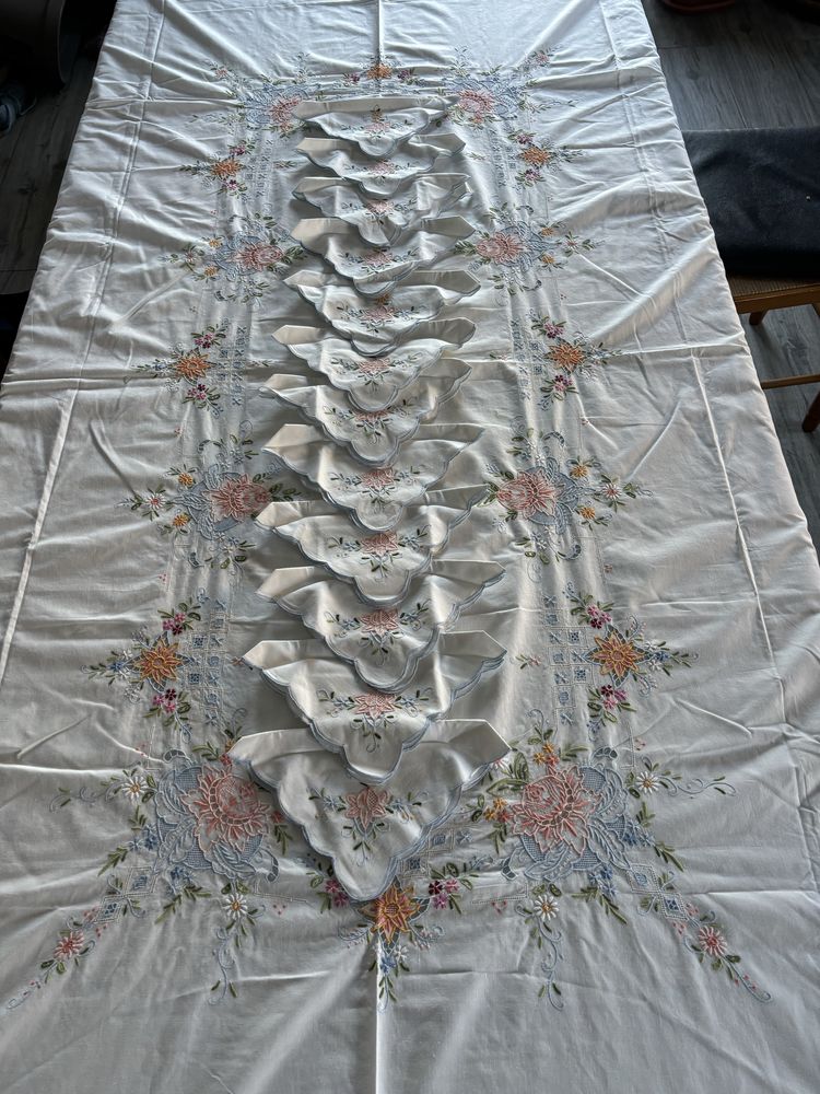 Toalha de mesa com bordado feito à mão 250x170