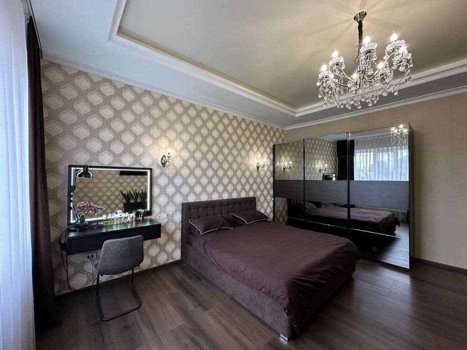 Продам 3-х эт. дом р-н Клочко ( Левый берег) газ.отопление