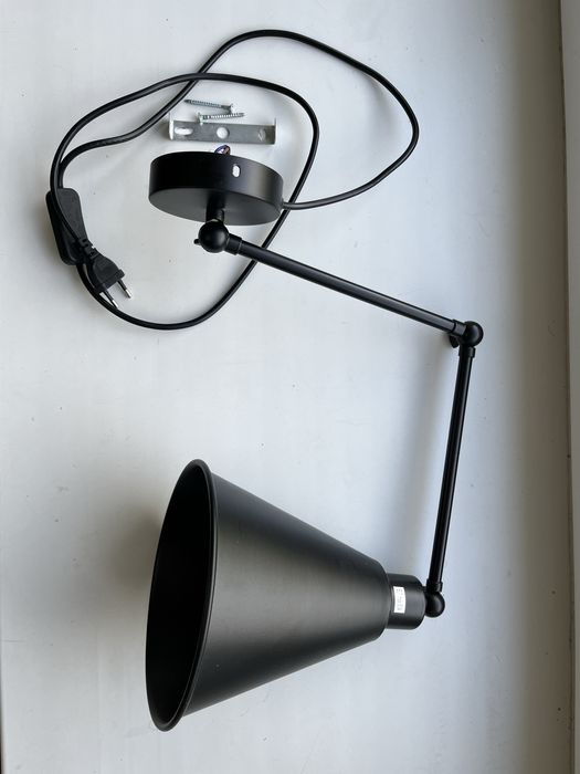 Czarny metalowy kinkiet scandi industrialny