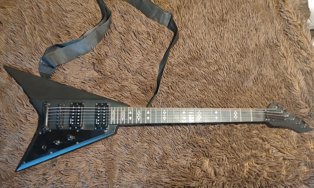 Электрогитара стрела