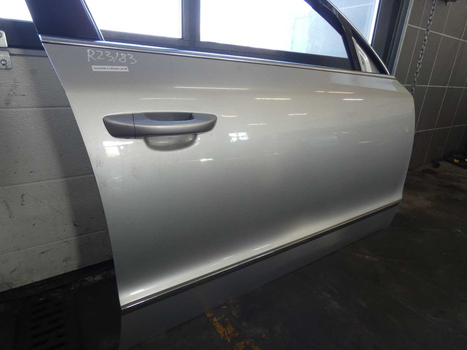 Drzwi prawy przód przednie Skoda SUPERB II LA7W RZ3/83 GORLICE