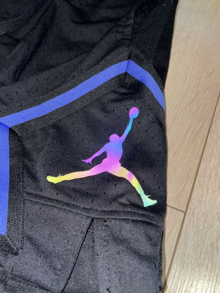 Spodnki jordan z holograwicznym logo