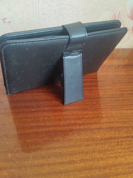 Чехол, клавиатура для планшета Nomi