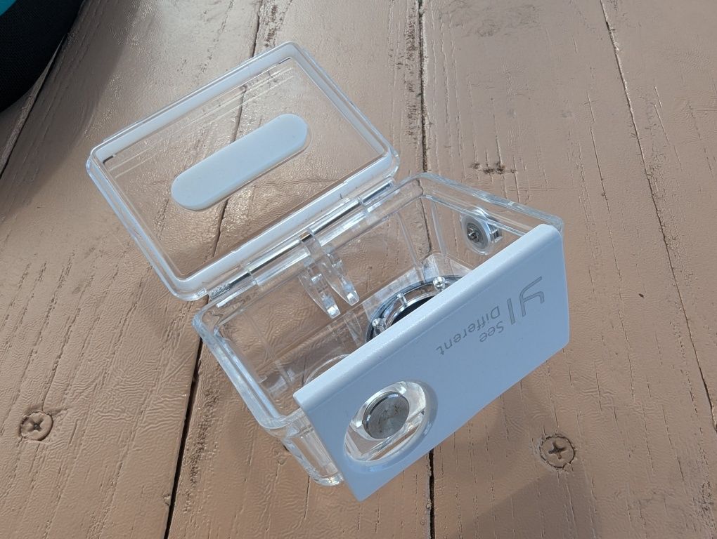 Продам xiaomi yi action camera