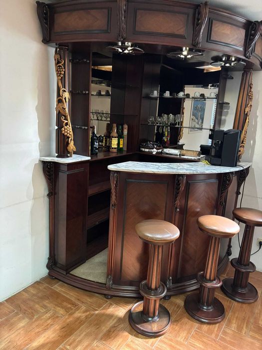 Bar de canto em nogueira