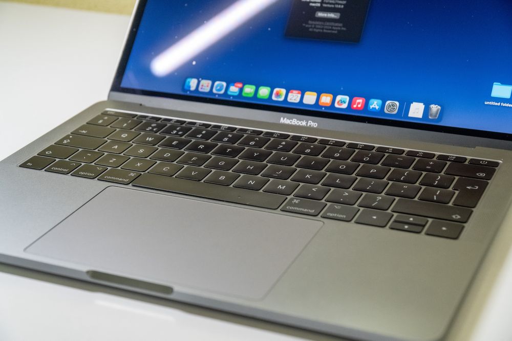 Macbook Pro 13” 2017 256gb 16RAM i5