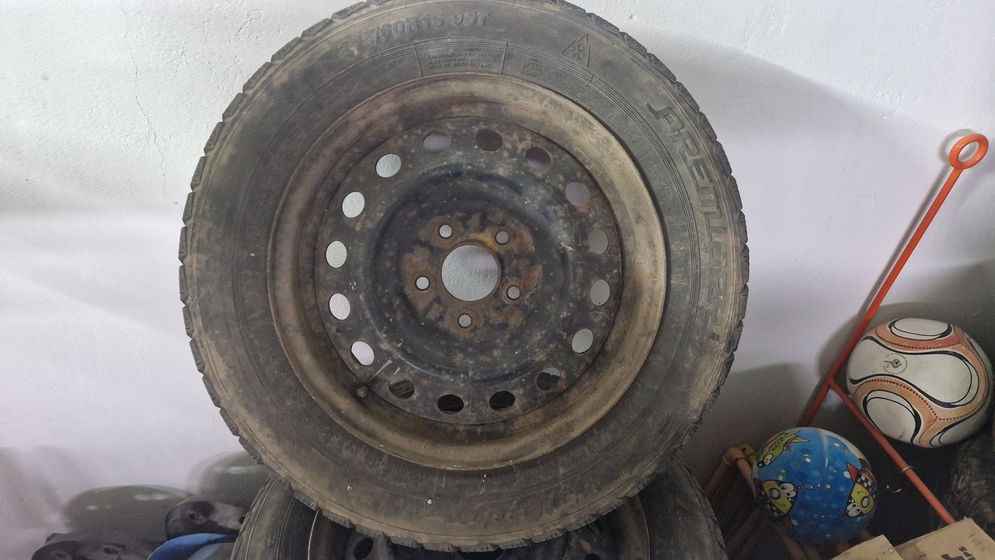 Колеса 215/60/r16 Зимні. Mitsubishi Grandis.