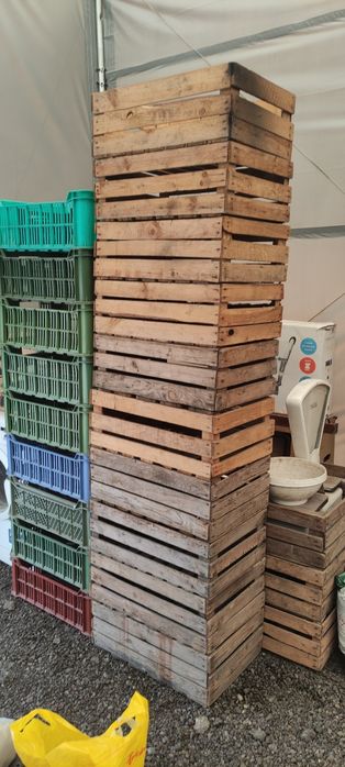 Skrzynka drewniana i plastikowa 60x40x20