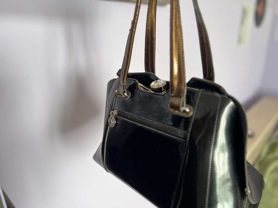 Чорна лакована велика сумка