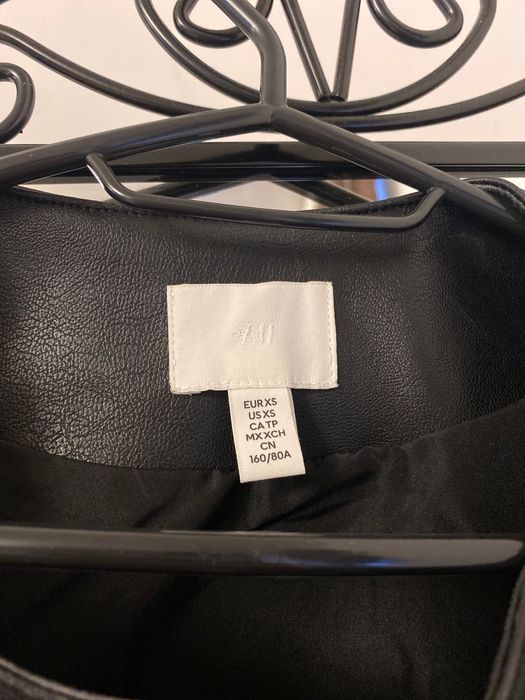 Куртка         H&m