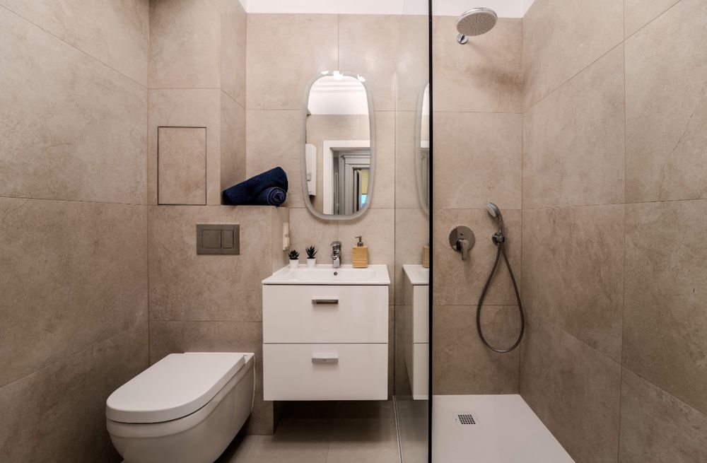 Apartament na Rynku –110m2- 4 pokoje, 6 łóżek, 2 balkony – max 12 osób