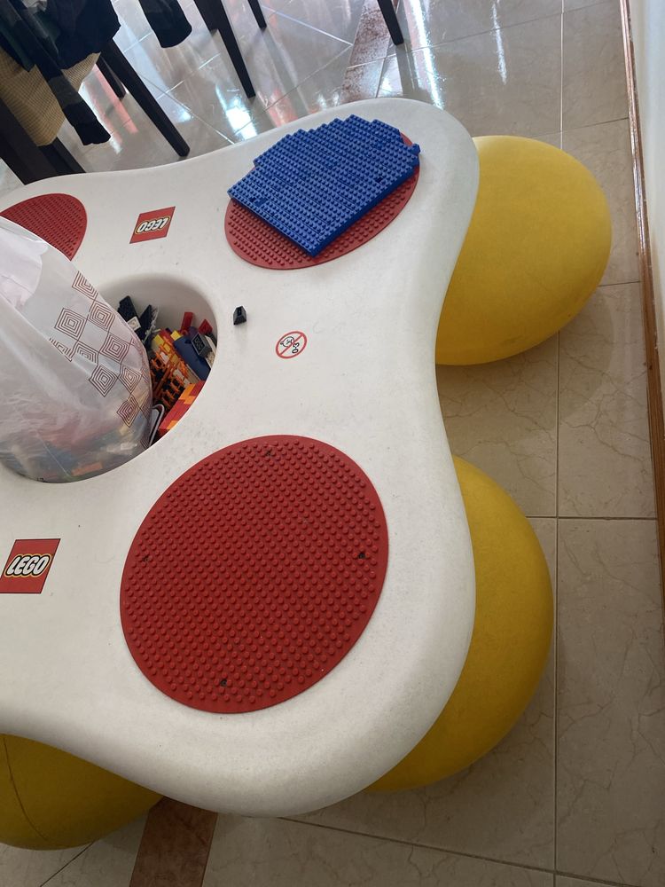 Mesa LEGO para construcao