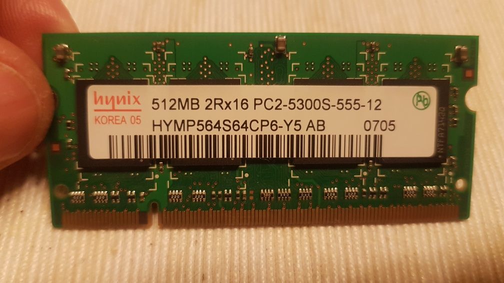 Memórias RAM 1GB e 512MB