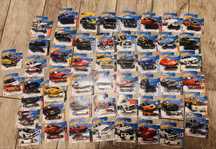 Zestaw hot wheels okolo 250 sztuk