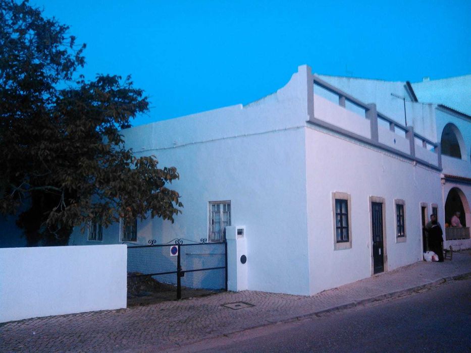 Moradia para recuperação, na cidade de Loulé, em lote de 602m2