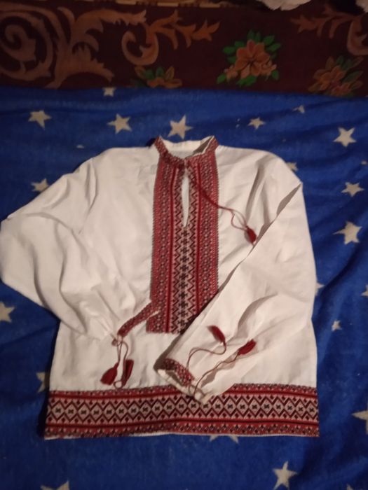 Продам вишиванку на хлопчика 10 років