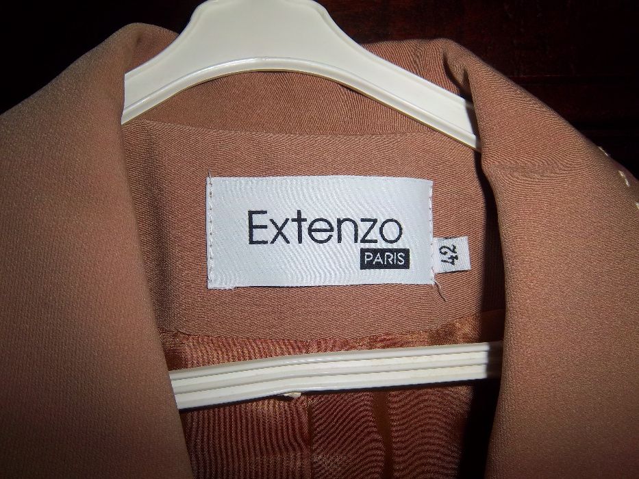 Conjunto clássico casaco + saia InExtenzo