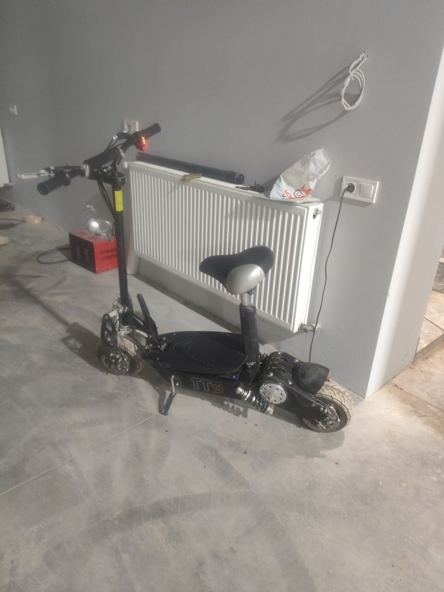 Продається електро самокат TTG SM DES06B1
