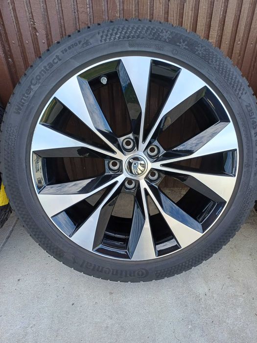 Koła zimowe Skoda 18 8J ET44 235/45R18 Continenta WinterContact TS870P
