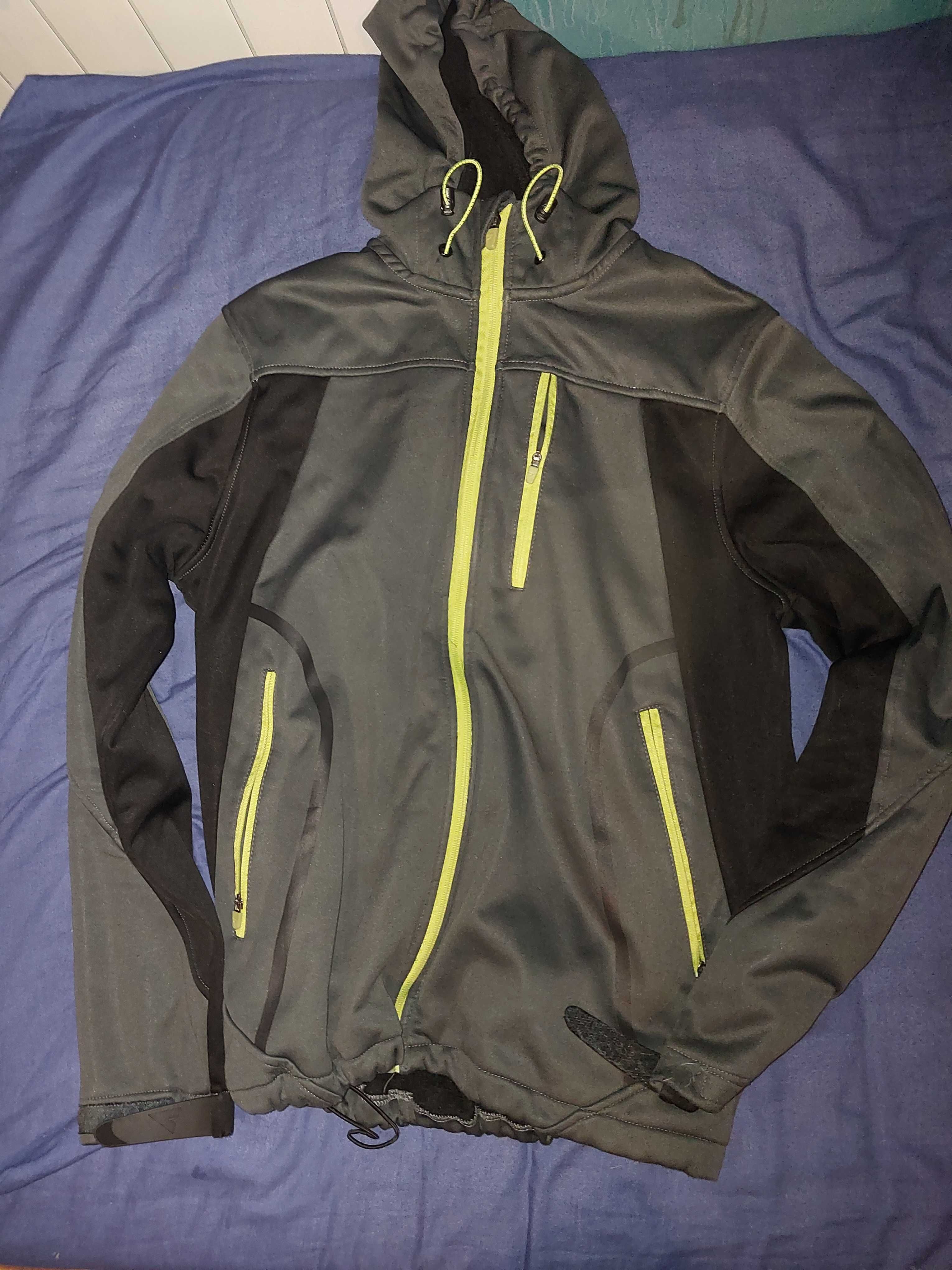 Szaro czarno seledynowa kurtka softshell sportowa / turystyczna