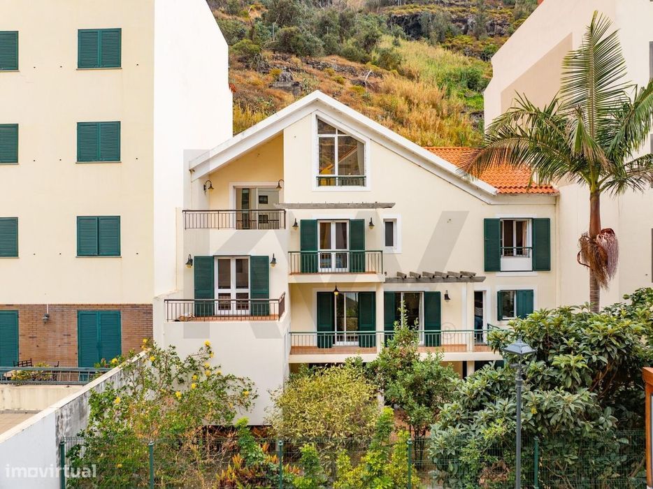 Moradia T4 no Coração da Ribeira Brava