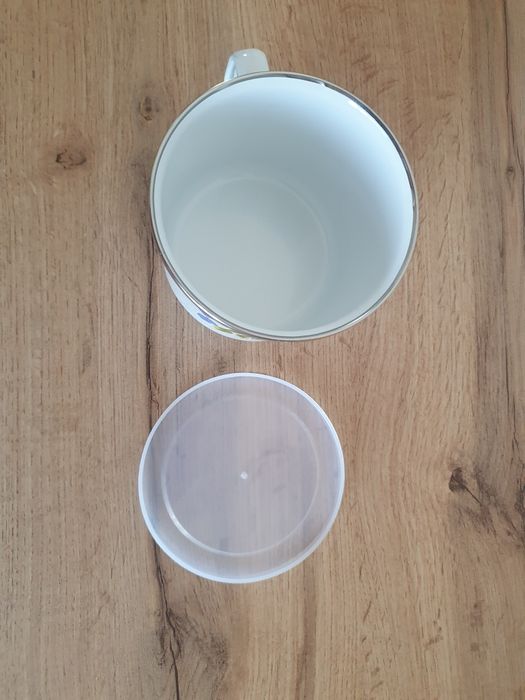 Kubek emaliowany z pokrywką 600ml