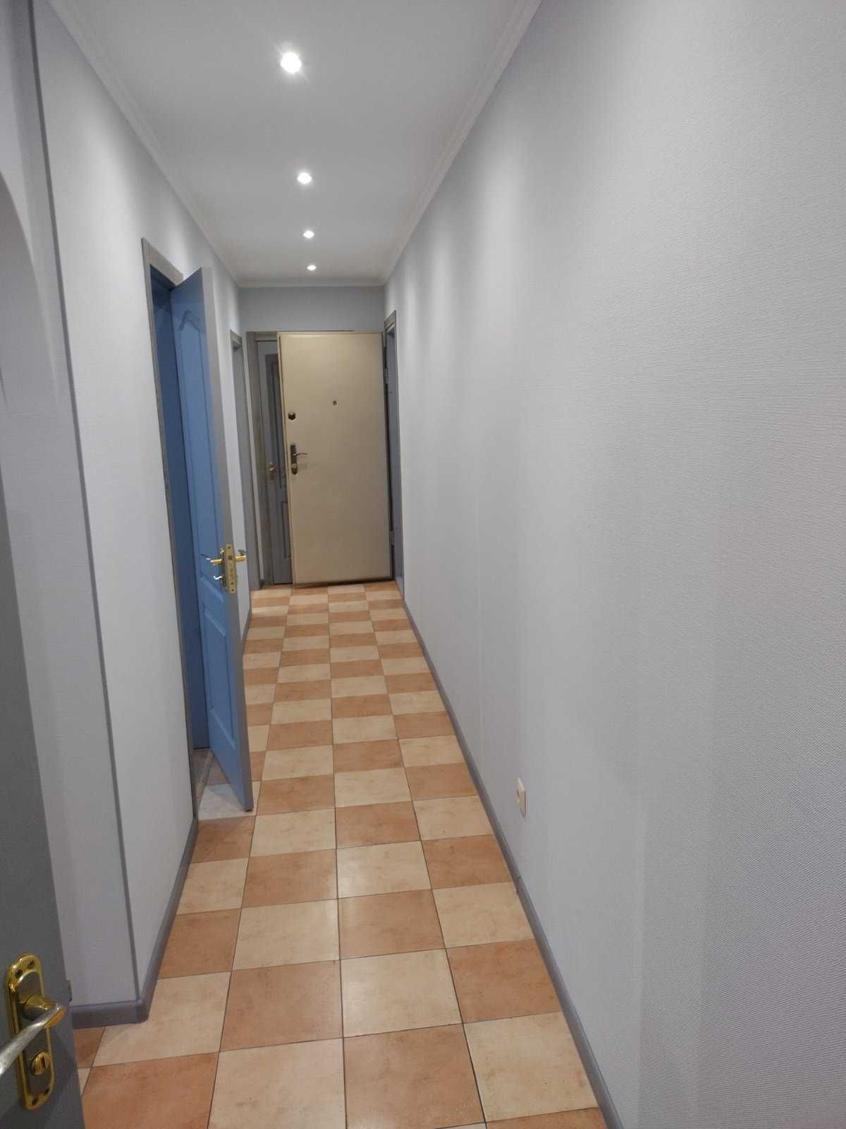 Міхновського 25,прим.53кв.м під комерцію, житл.фонд,  метро 1хв.пішки