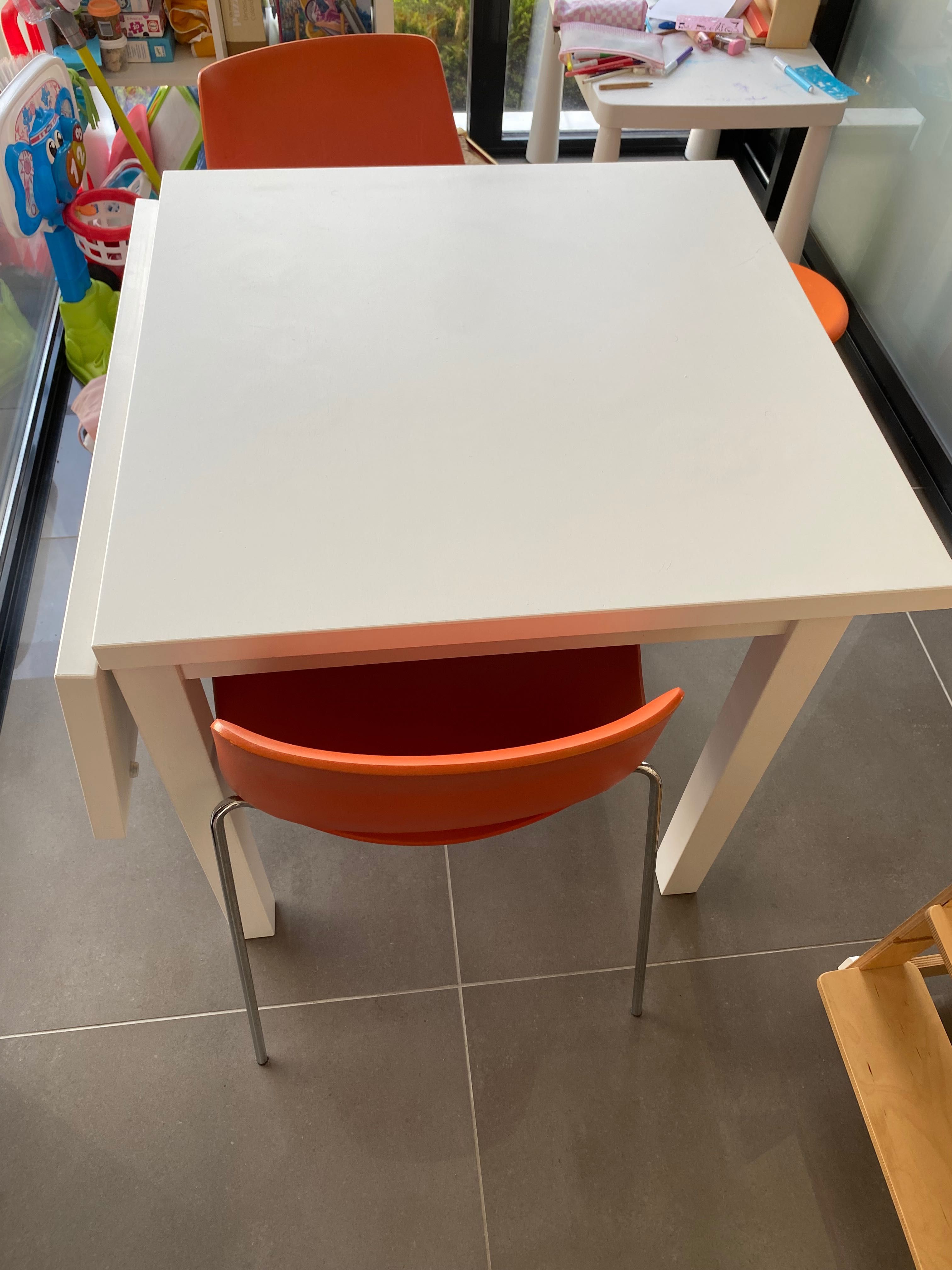 Mesa IKEA branca