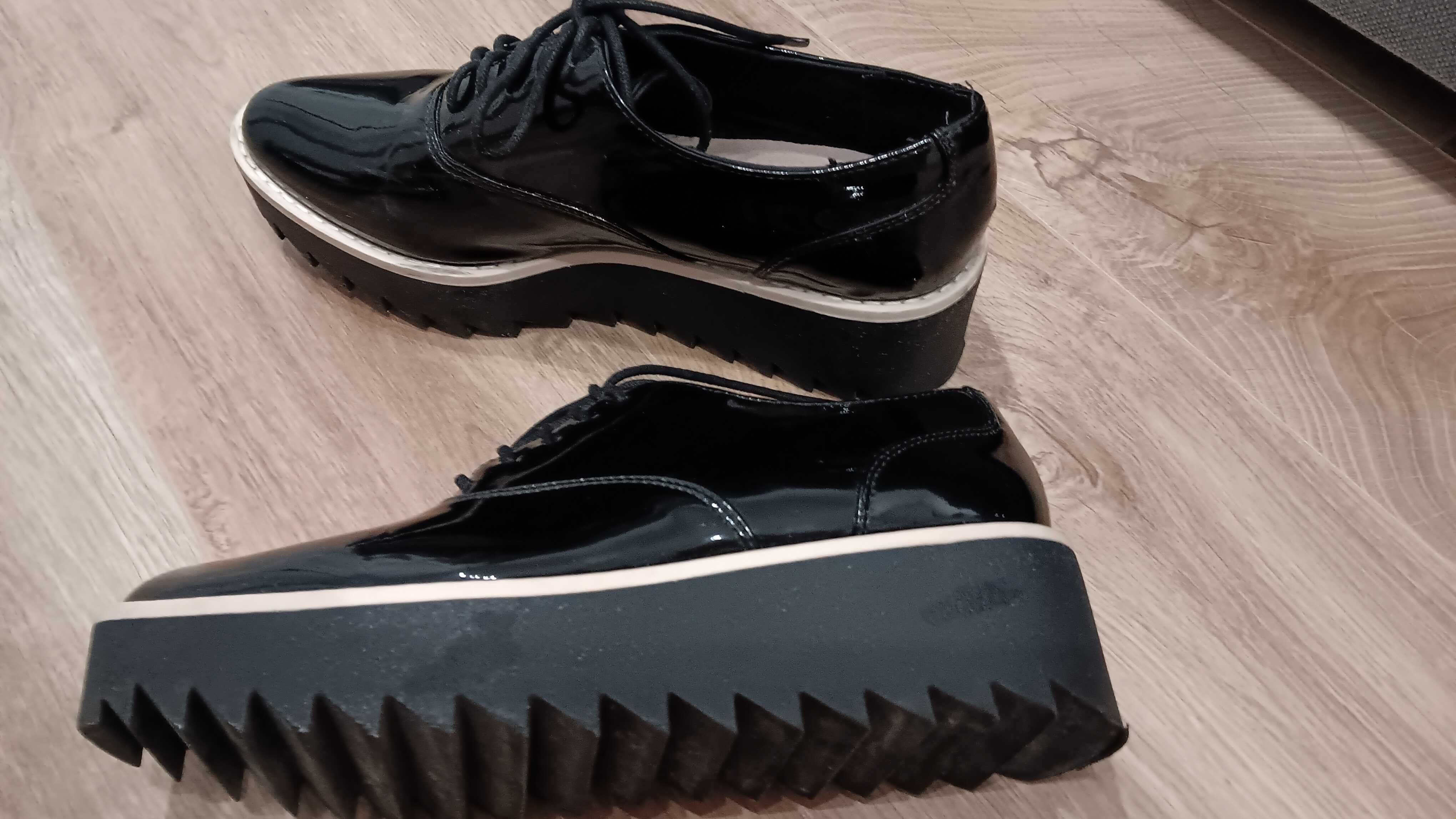 Półbuty H&M lakierowane 38