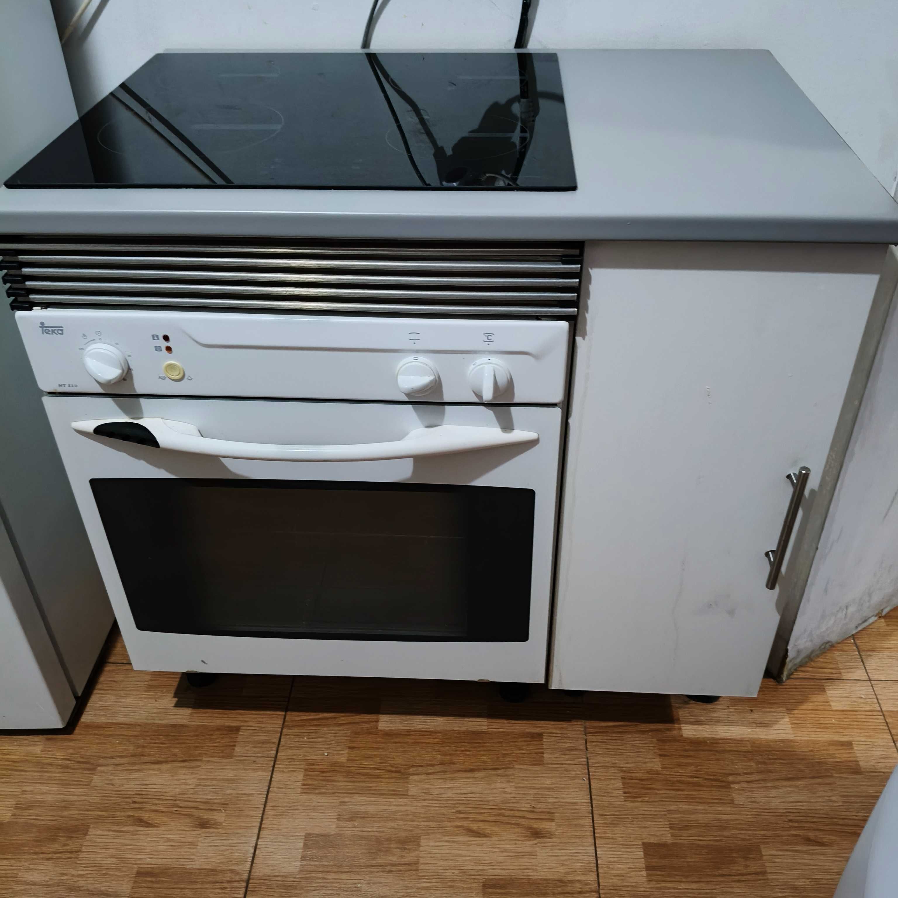Vendo placa de fogão elétrico e frigorífico tudo em perfeito estado