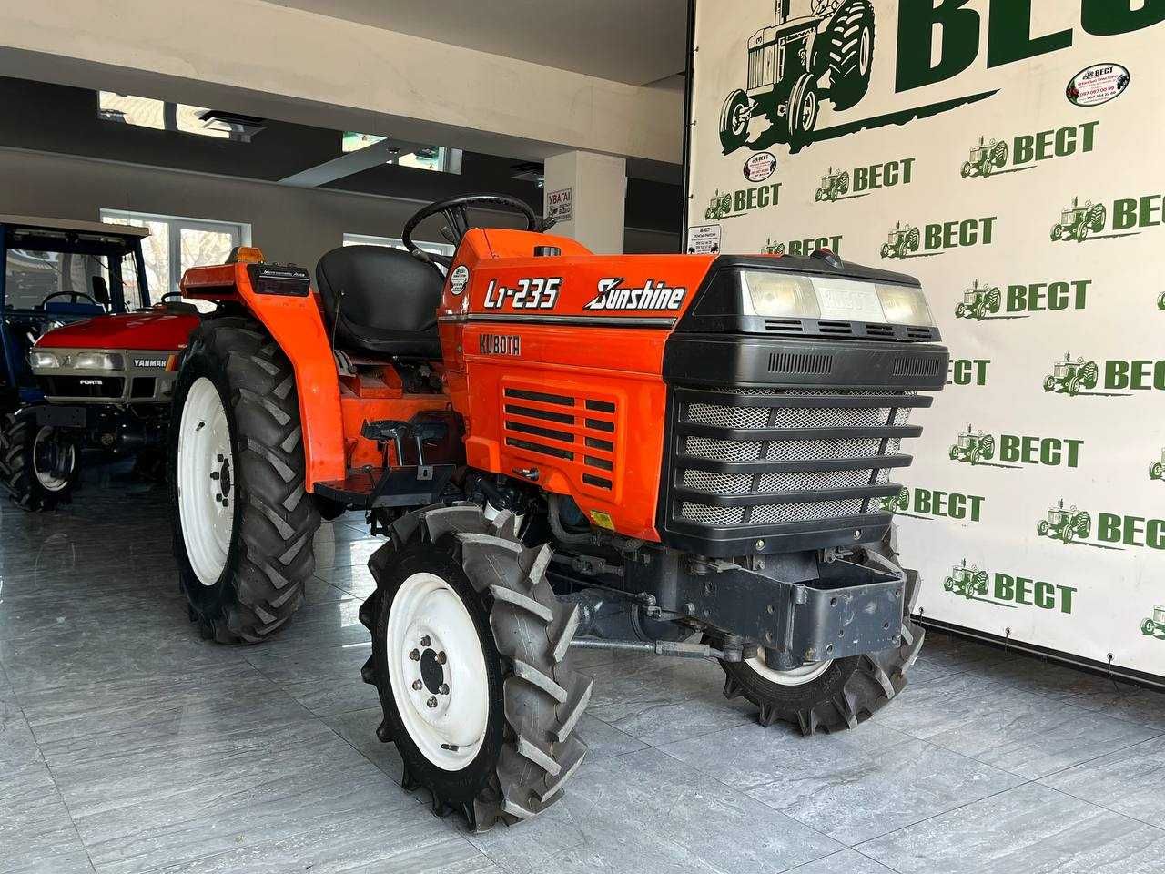 Kubota L1 235 Трактор японський