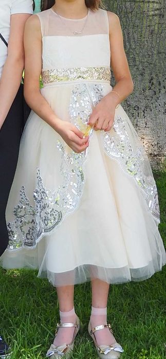 Vestido em champanhe, Estilo Princesa, em tule, elegante, sem mangas