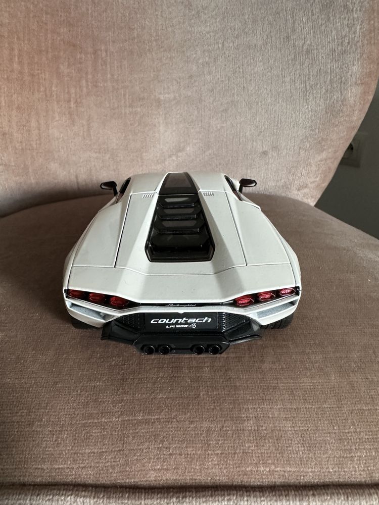 Lamborghini Countach LPI 800-4 Maisto 1/18